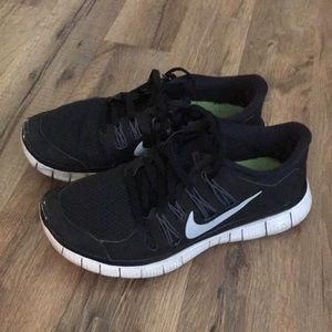 Gently Worn Black Nike Free Run 5.0 Tennis Shoes 8